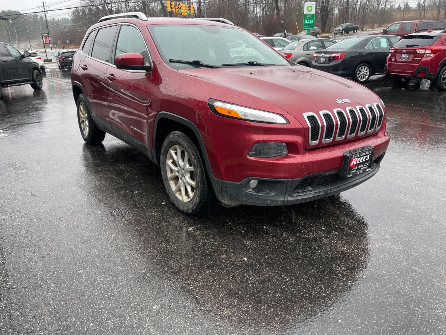 2014 Red /Black Jeep Cherokee Latitude 4WD (1C4PJMCB7EW) with an 2.4L I4 DOHC 16V engine, 9-Speed Automatic transmission, located at 11115 Chardon Rd. , Chardon, OH, 44024, (440) 214-9705, 41.580246, -81.241943 - Photo#2